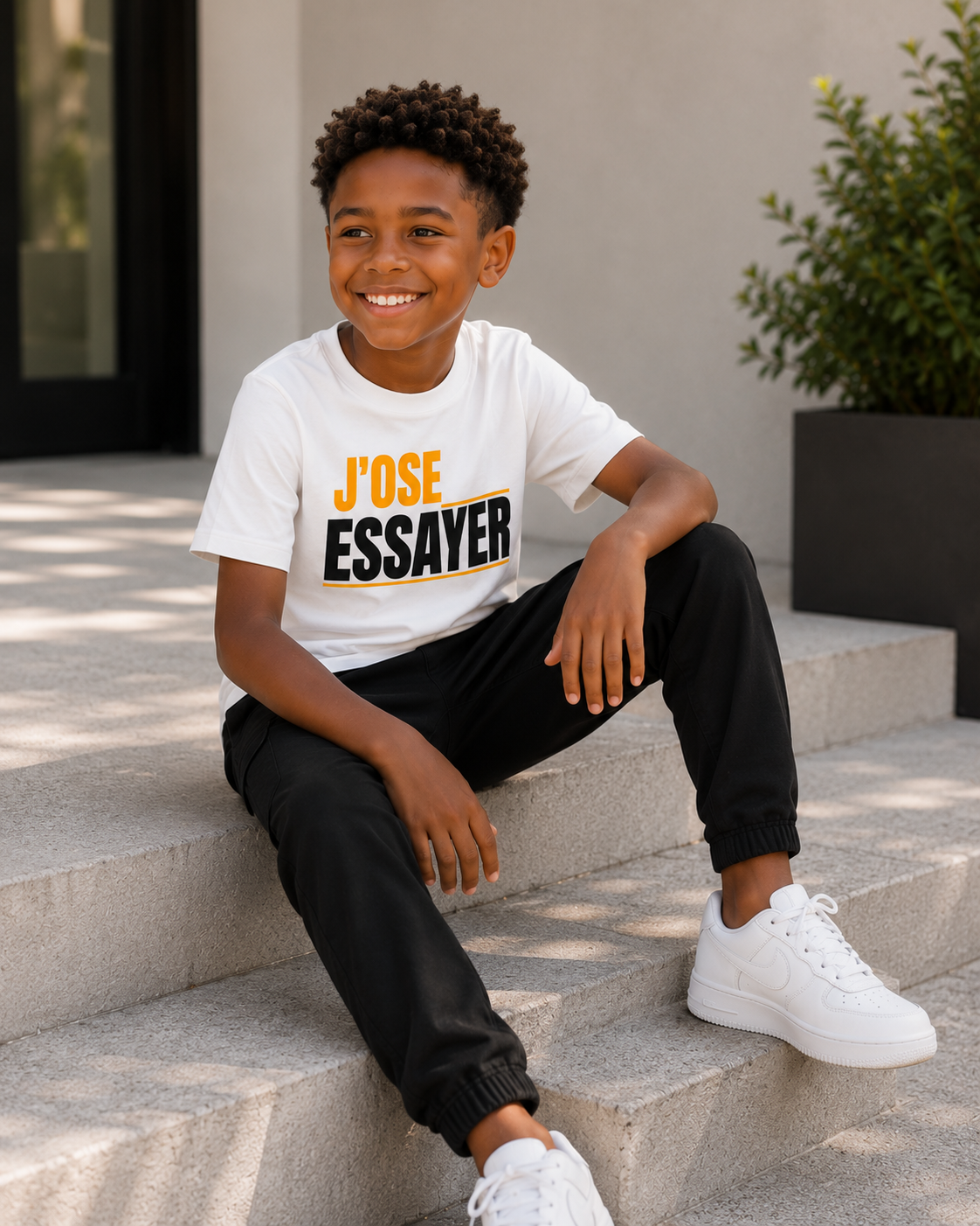 T-shirt enfant inspirant « J'ose essayer » porté en extérieur
